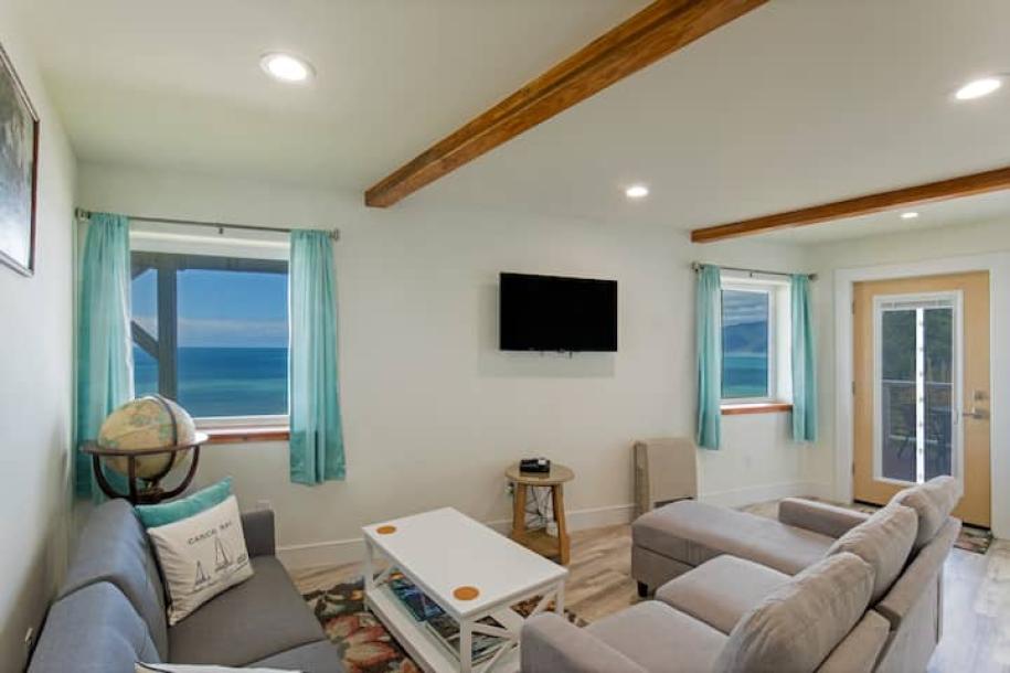 Entire condo in Whitethorn, California 4 guests1 bedroom3 beds1 bath-17