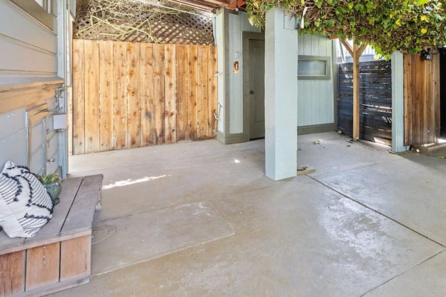 Entire guest suite in Oakland, California 2 guests1 bedroom1 bed1 bath-1