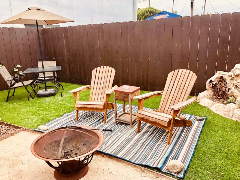 Entire bungalow in San Diego, California 2 guestsStudio1 bed1 bath-9