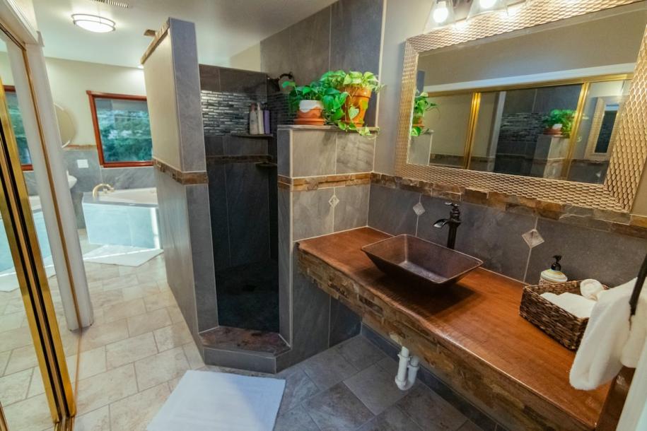 Entire home in Whitethorn, California 8 guests3 bedrooms5 beds2 baths-9