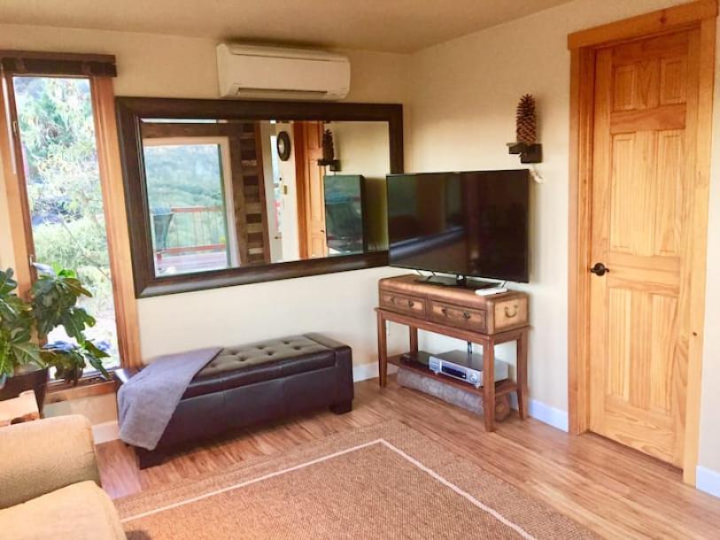 Entire cabin in Oakhurst, California 4 guests1 bedroom2 beds1 bath-8