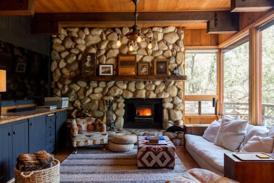Entire cabin in Crestline, California 6 guests3 bedrooms4 beds3 baths-18