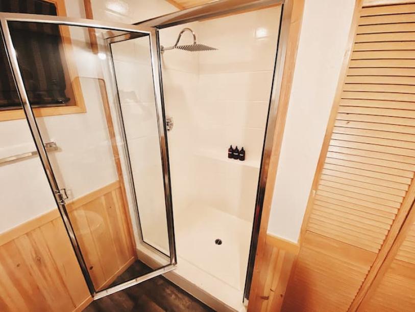 Entire cabin in Big Bear, California 6 guests2 bedrooms4 beds2 baths-6