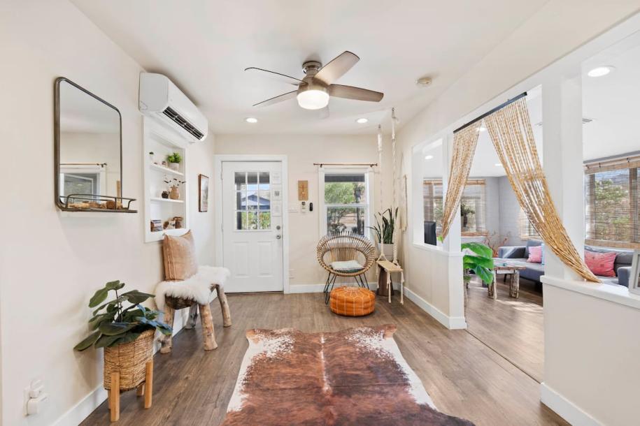 Entire home in Joshua Tree, California 6 guests3 bedrooms5 beds2 baths-19