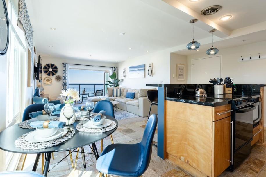 Entire condo in San Diego, California 5 guests2 bedrooms2 beds2 baths-9