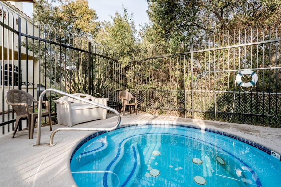 Entire condo in Oceano, California 6 guests1 bedroom3 beds1 bath-3
