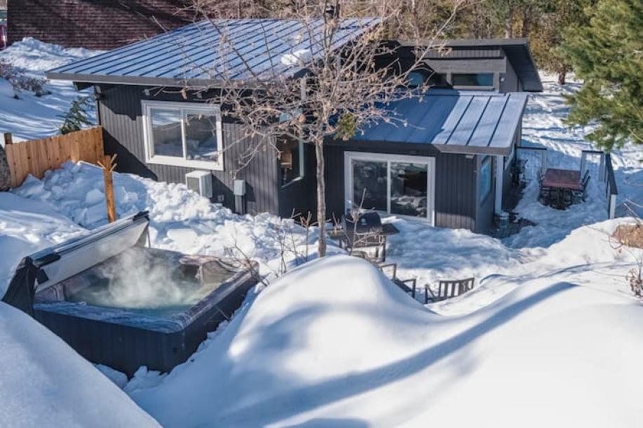 Entire cabin in Arrowbear Lake, California 4 guests1 bedroom2 beds1 bath-9