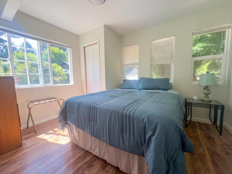 Entire home in Crescent City, California 4 guests2 bedrooms2 beds1 bath-7