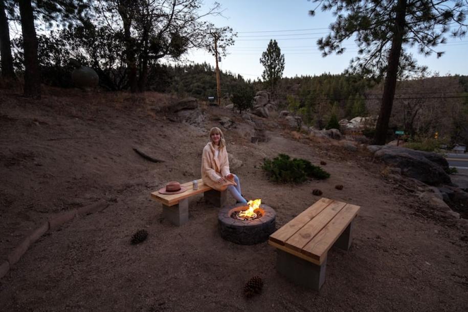 Entire cabin in Arrowbear Lake, California 4 guests1 bedroom2 beds1 bath-2