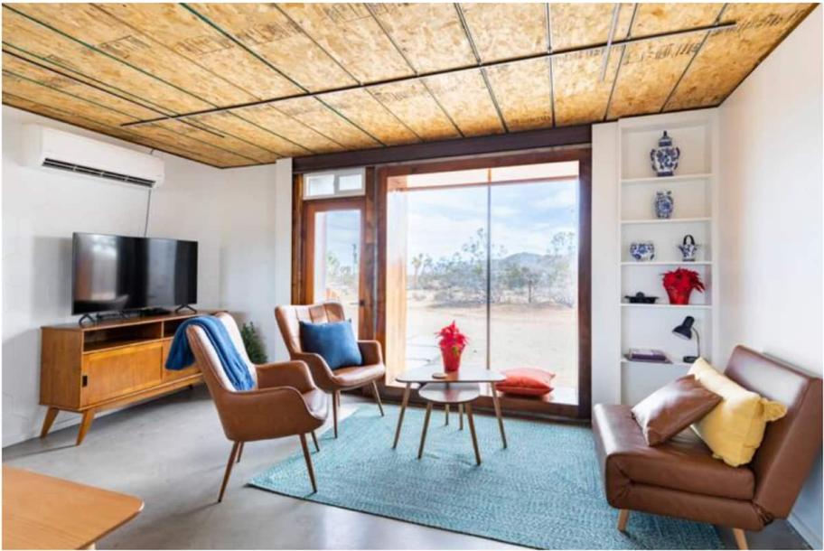 Tiny home in Yucca Valley, California 3 guests1 bedroom2 beds1 bath-8