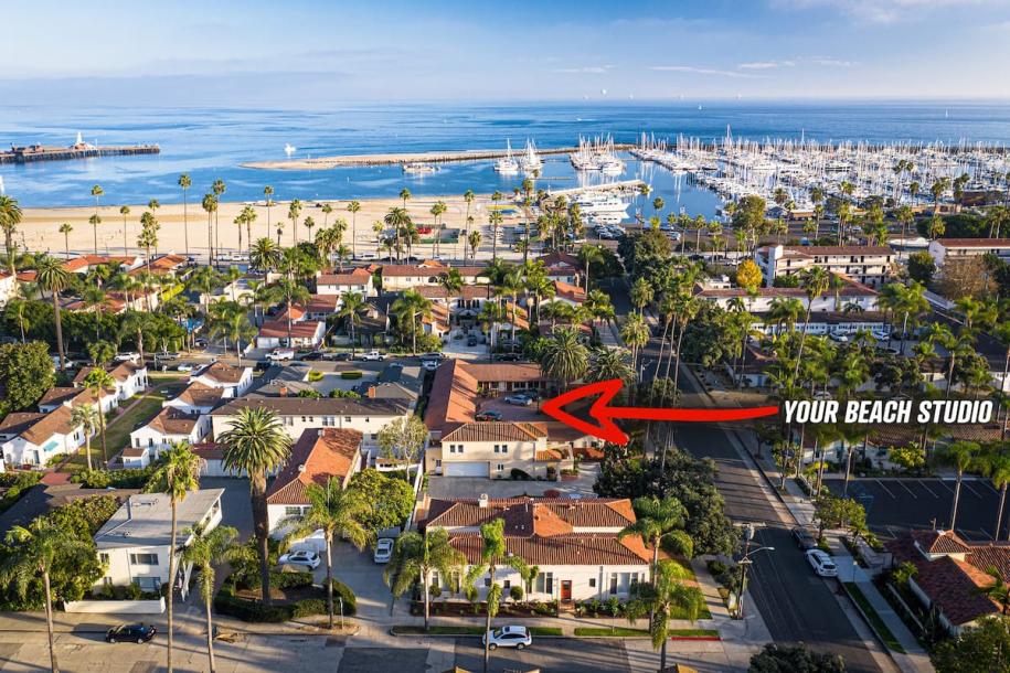 Room in boutique hotel in Santa Barbara, California 2 guests1 bedroom1 bed1 private bath-4