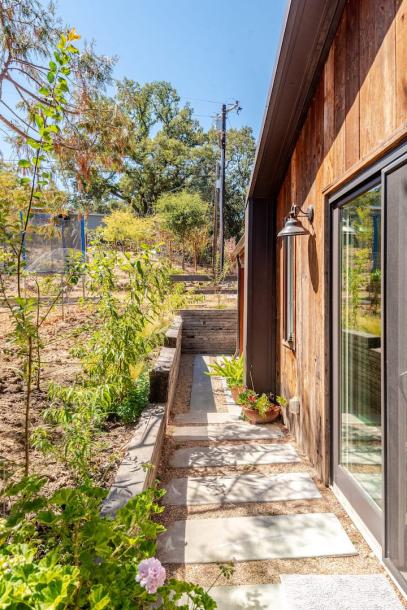 Entire guesthouse in Woodside, California 4 guests2 bedrooms2 beds1 bath-7