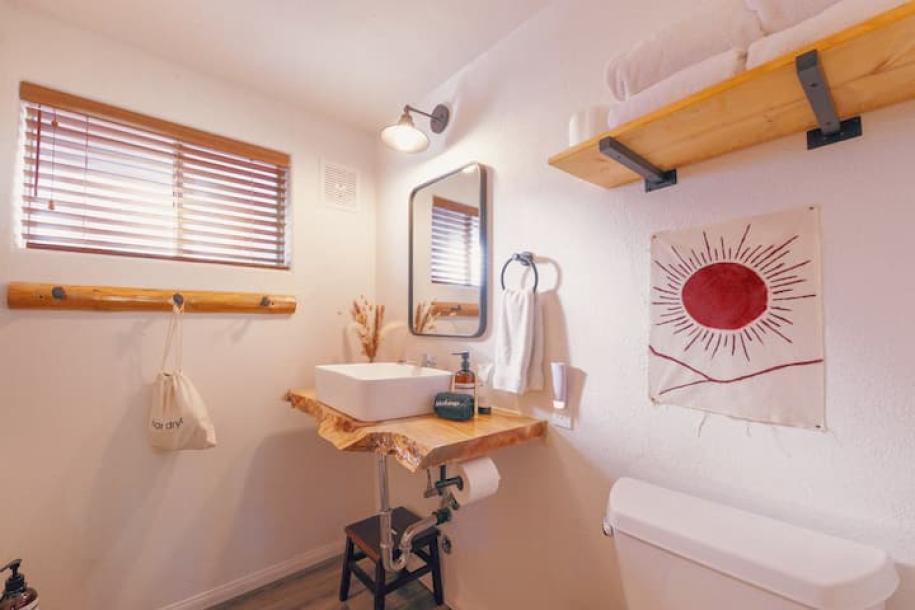 Entire cabin in Big Bear, California 6 guests2 bedrooms4 beds2 baths-10