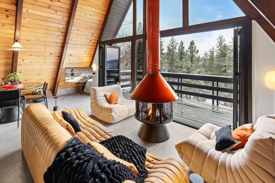 Entire cabin in Big Bear, California 5 guests2 bedrooms2 beds1 bath-3