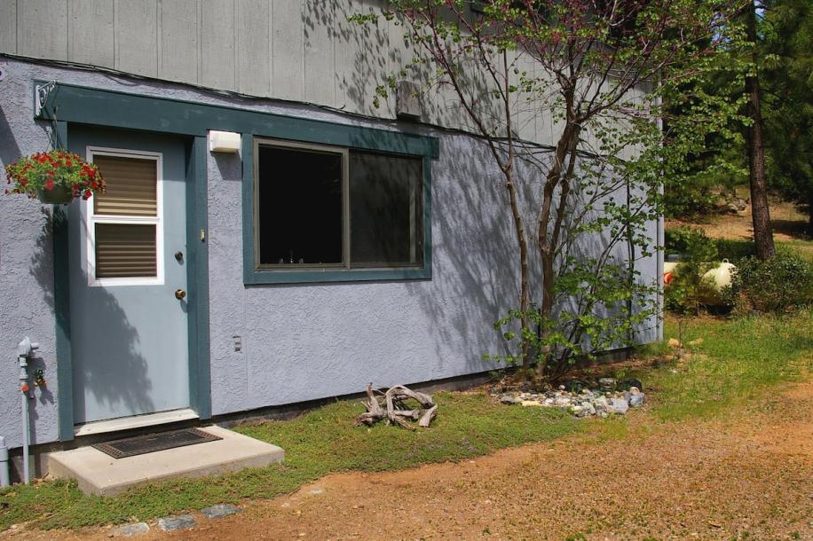 Entire rental unit in Weed, California 2 guests1 bedroom1 bed1 bath-0