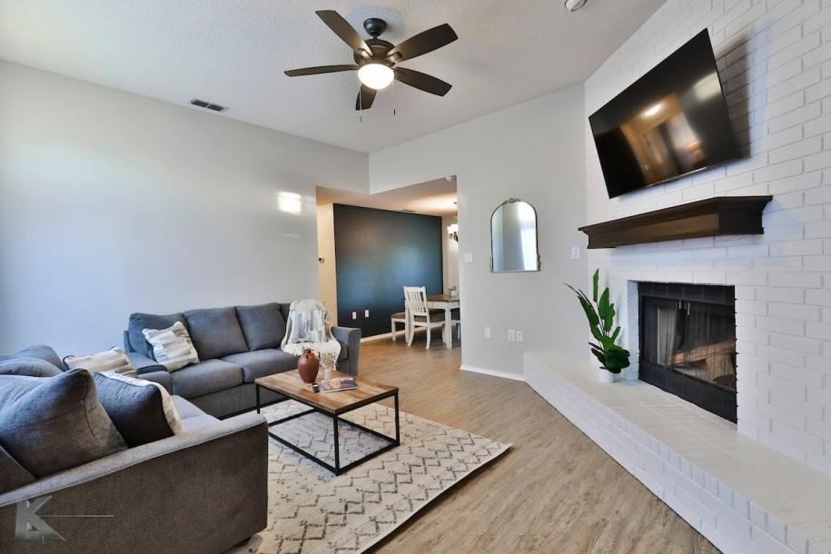 Entire home in Abilene, Texas 8 guests3 bedrooms3 beds2 baths-17