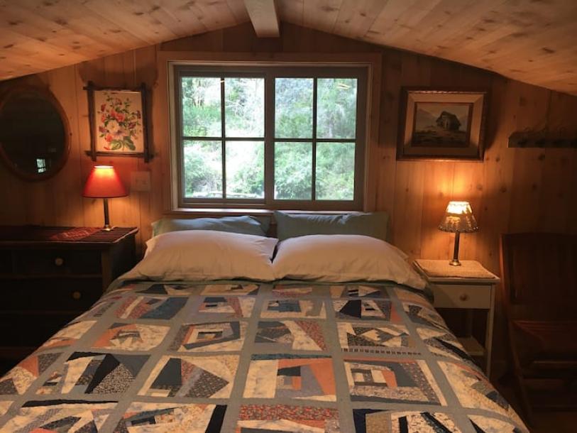 Entire cabin in Crescent City, California 4 guests1 bedroom2 beds1 bath-4