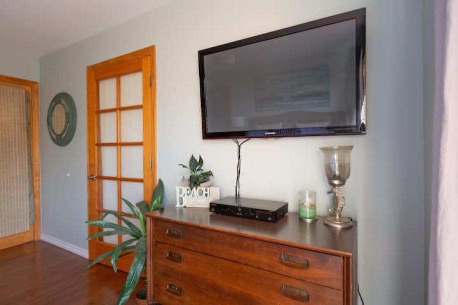 Room in Pismo Beach, California 1 king bedPrivate attached bathroom-9