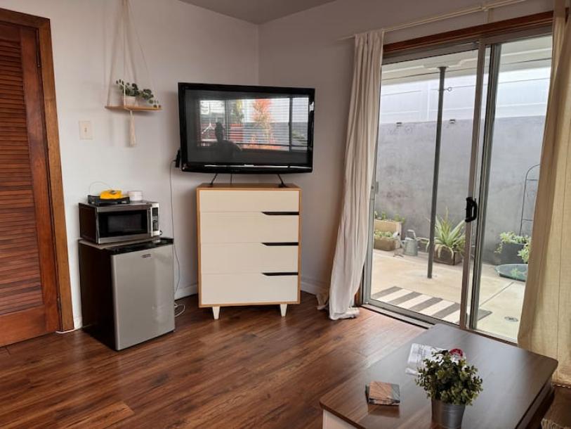 Private room in guesthouse in Long Beach, California 2 guests1 bedroom1 bed1 private bath-2