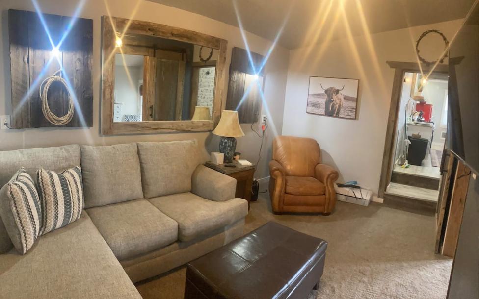 Entire guesthouse in Alturas, California 2 guests1 bedroom1 bath-12