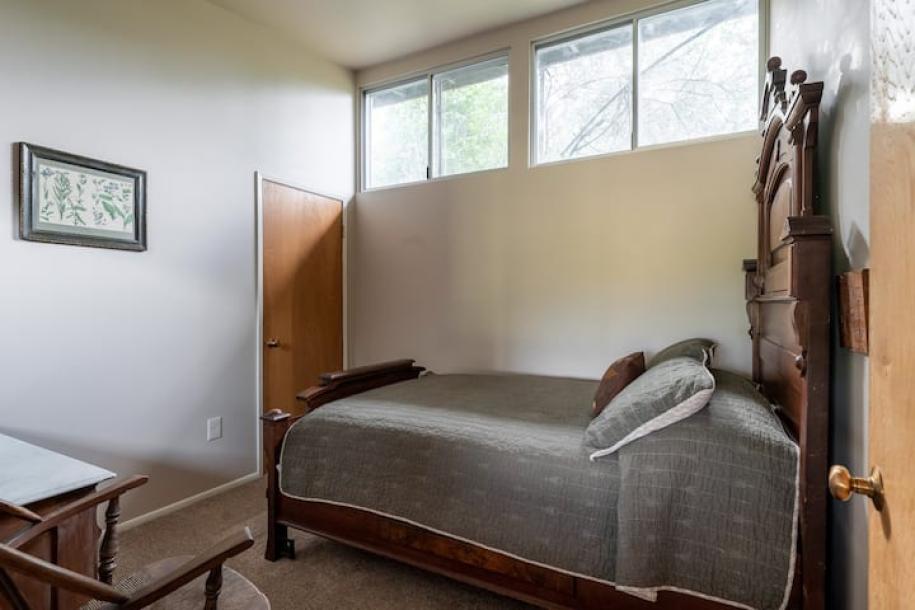 Entire home in Red Bluff, California 4 guests3 bedrooms3 beds2 baths-11