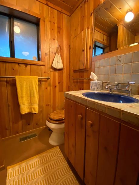 Entire cabin in Crestline, California 6 guests3 bedrooms4 beds3 baths-6