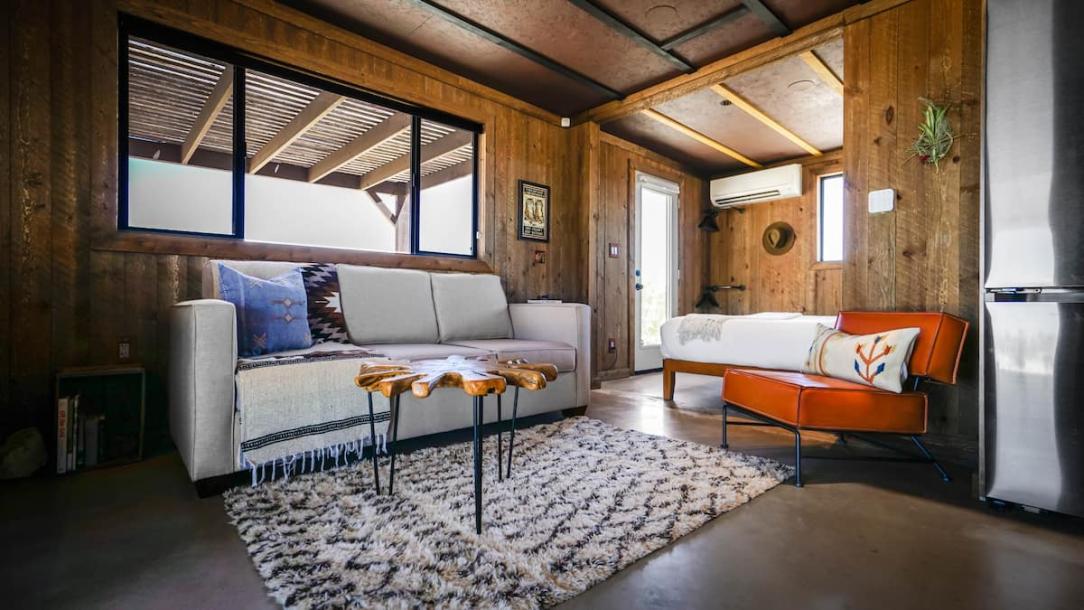 Entire home in Joshua Tree, California 2 guests1 bedroom1 bed1 bath-13