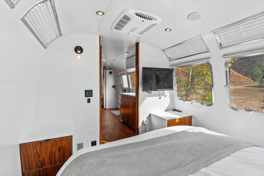 Camper/RV in Coulterville, California 3 guests1 bedroom2 beds1 bath-6