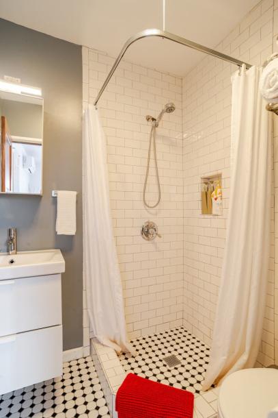 Private room in guesthouse in Long Beach, California 2 guests1 bedroom1 bed1 private bath-11