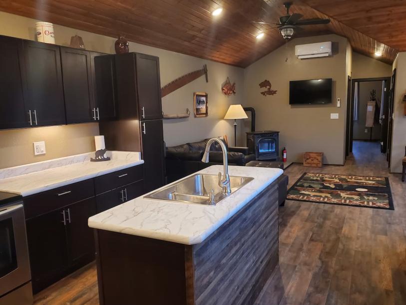Entire cabin in Douglas City, California 4 guests2 bedrooms2 beds2 baths-7
