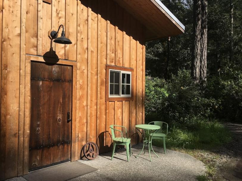 Entire cabin in Crescent City, California 4 guests1 bedroom2 beds1 bath-10