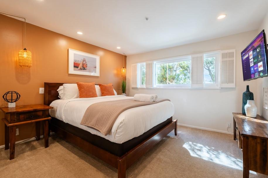 Entire condo in San Diego, California 5 guests2 bedrooms2 beds2 baths-8