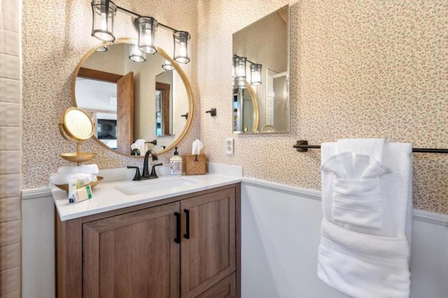 Entire guesthouse in Fallbrook, California 4 guestsStudio2 beds1 bath-1