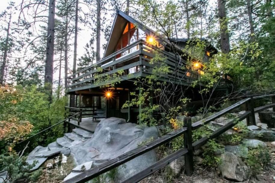 Entire cabin in Idyllwild-Pine Cove, California 4 guests2 bedrooms2 beds2 baths-4