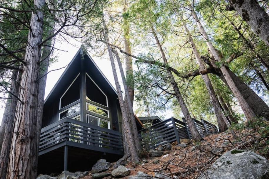 Entire cabin in Idyllwild-Pine Cove, California 5 guests2 bedrooms3 beds1 bath-16