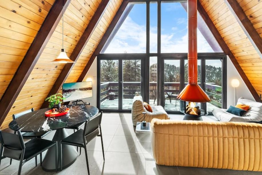 Entire cabin in Big Bear, California 5 guests2 bedrooms2 beds1 bath-2