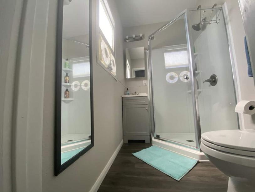 Entire bungalow in San Diego, California 2 guestsStudio1 bed1 bath-10