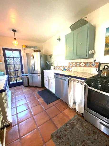 Entire cottage in Pismo Beach, California 4 guests1 bedroom2 beds1 bath-12