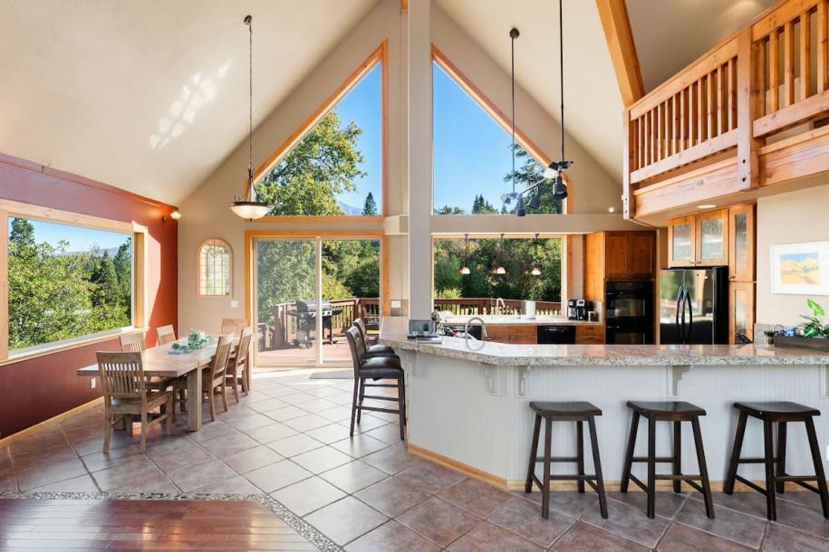 Entire home in Mount Shasta, California 8 guests4 bedrooms4 beds3.5 baths-14
