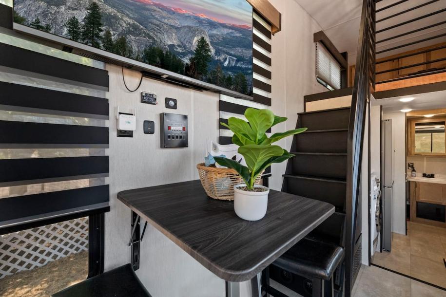 Camper/RV in Jamestown, California 4 guests1 bedroom2 beds1 bath-1