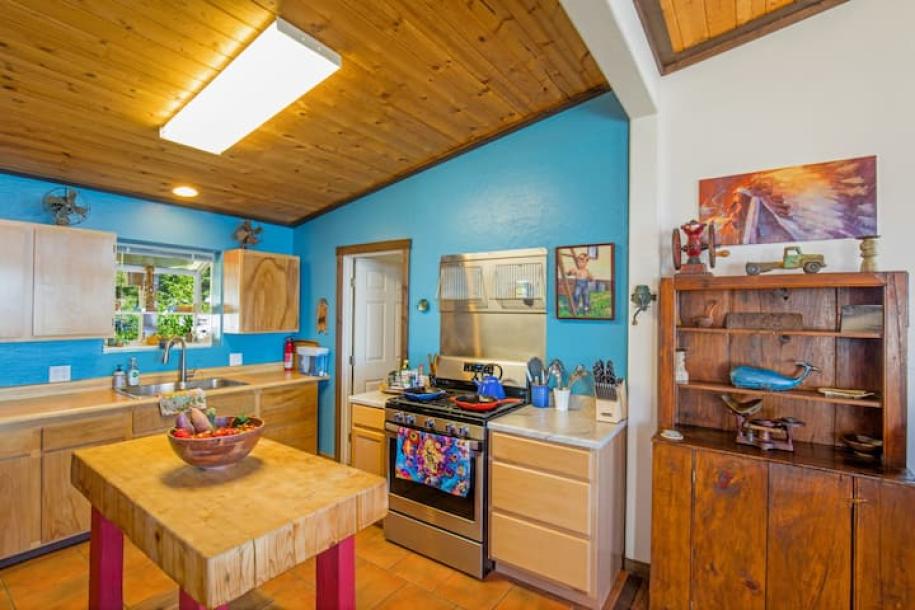 Entire home in Whitethorn, California 6 guests2 bedrooms3 beds1.5 baths-8