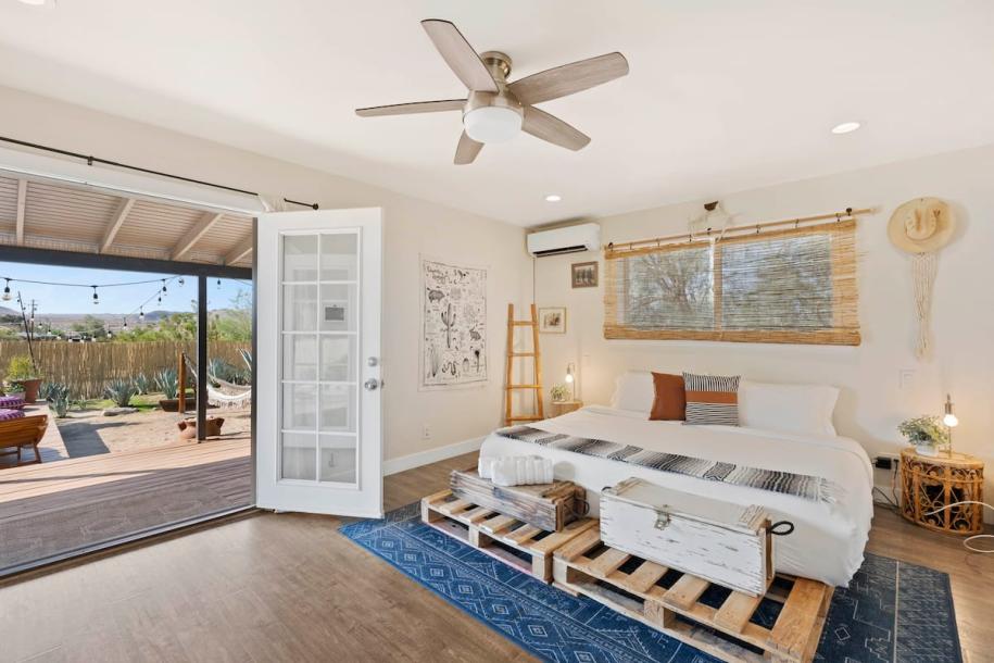 Entire home in Joshua Tree, California 6 guests3 bedrooms5 beds2 baths-13