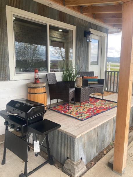 Entire guesthouse in Alturas, California 2 guests1 bedroom1 bath-6