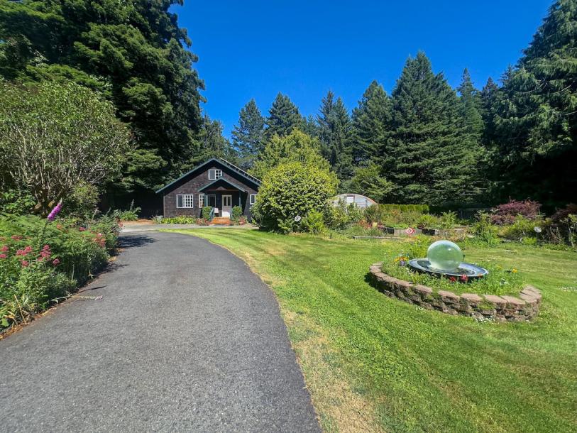 Entire home in Crescent City, California 4 guests2 bedrooms2 beds1 bath-0