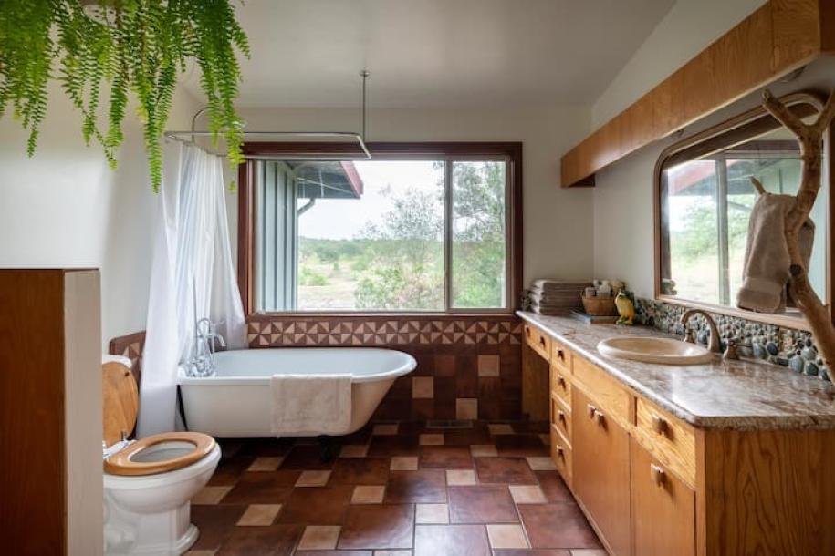 Entire home in Red Bluff, California 4 guests3 bedrooms3 beds2 baths-7