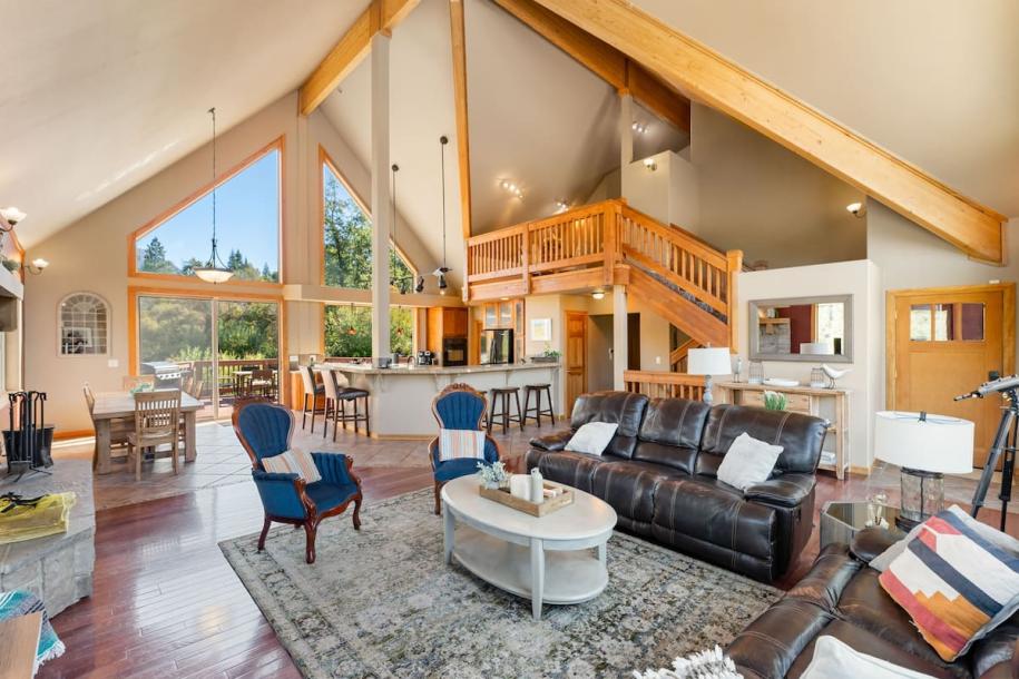 Entire home in Mount Shasta, California 8 guests4 bedrooms4 beds3.5 baths-17