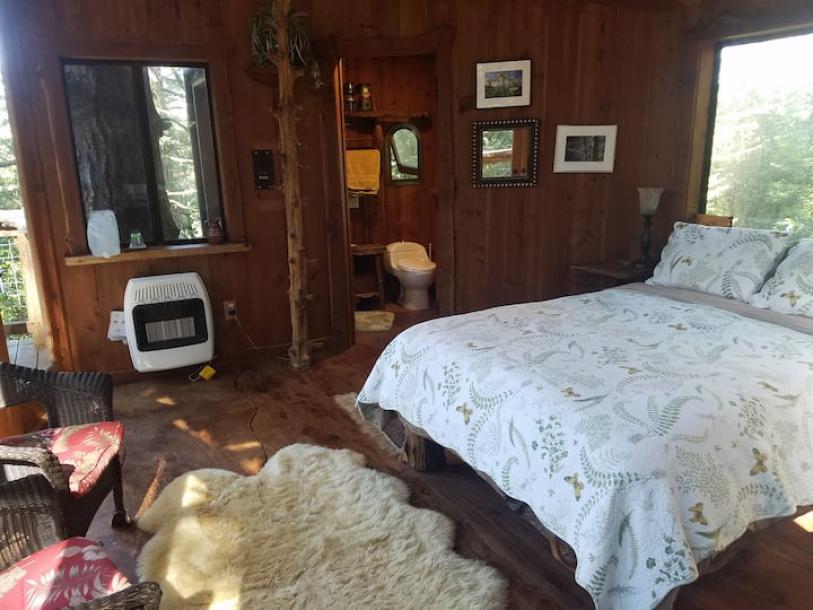 Treehouse in Bodega Bay, California 2 guests1 bedroom1 bed1 bath-16