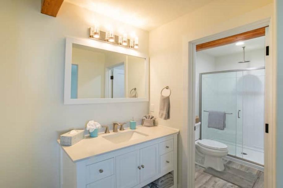 Entire condo in Whitethorn, California 4 guests1 bedroom3 beds1 bath-9