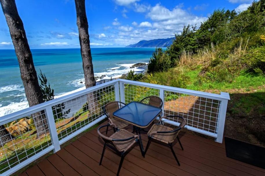 Entire condo in Whitethorn, California 4 guests1 bedroom3 beds1 bath-4