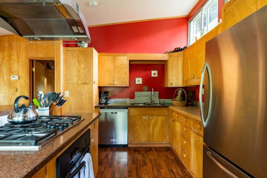 Entire home in Red Bluff, California 4 guests3 bedrooms3 beds2 baths-16